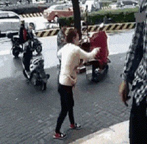 大妈吵架表情包gif动态图片高清无水印完整版2